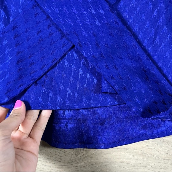 Express Women’s Satin Blue Tie Waist Mini Dress NWT - Picture 4 of 8